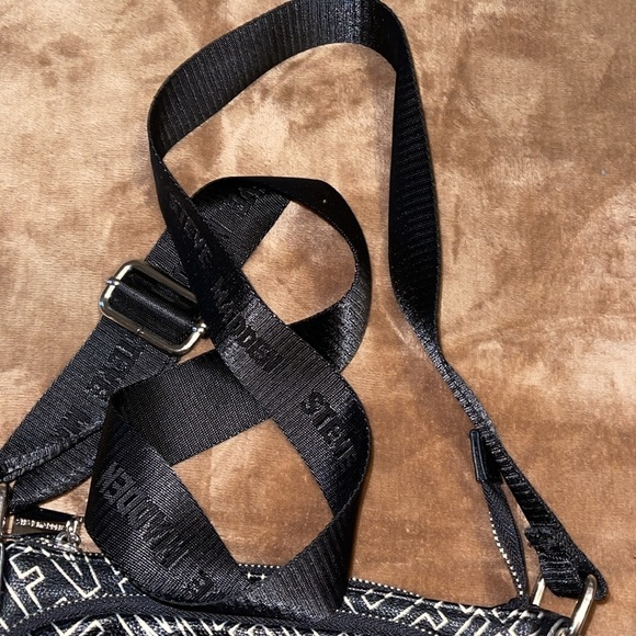 $20 (𝙇𝘼𝙎𝙏 𝘾𝙃𝘼𝙉𝘾𝙀)NWOT:Steve Madden Black Crossbody Bag - Picture 4 of 9